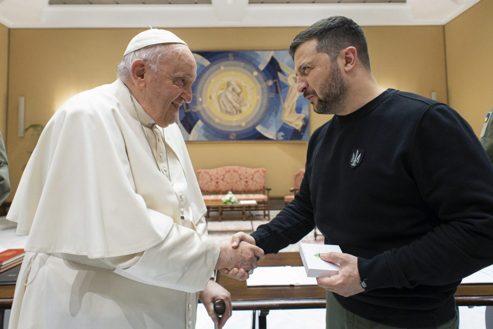 epa10625311 A handout picture provided by the Vatican Media shows Pope Francis (L) receiving Ukraine's President Volodymyr Zelensky during their meeting at the Vatican, 13 May 2023. It is the first time Zelensky visits Italy since the start of the Russian invasion of Ukraine in February 2022.  EPA/VATICAN MEDIA HANDOUT  HANDOUT EDITORIAL USE ONLY/NO SALES