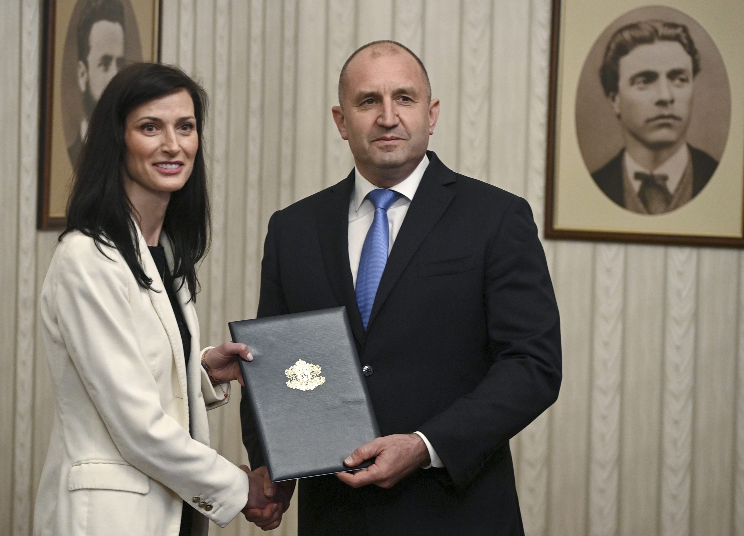 epa10629343 Bulgarian President Rumen Radev (R) and European Commissioner for Innovation, Research, Culture, Education and Youth Mariya Gabriel, Bulgaria's GERB-SDS party's candidate for prime minister, pose for photographers during an official ceremony of handing the mandate to form a new government in Sofia, Bulgaria, 15 May 2023. Talks about forming a government have been ongoing since Bulgaria's early parliamentary elections on 02 April.  EPA/VASSIL DONEV