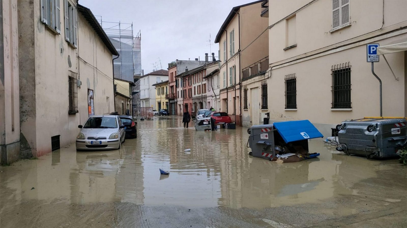 epa10633275 Flooded areas in Faenza, one of the cities most affected by the flooding of the Lamone river, in Faenza, Italy, 17 May 2023. A fresh wave of torrential rain is battering Italy, especially the northeastern region of Emilia-Romagna and other parts of the Adriatic coast.  EPA/TOMMASO ROMANIN