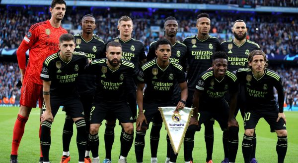 epa10634890 The starting eleven of Real Madrid pose for the team shot before the UEFA Champions League semi-finals, 2nd leg soccer match between Manchester City and Real Madrid in Manchester, Britain, 17 May 2023.  EPA/DAVID RAWCLIFFE
