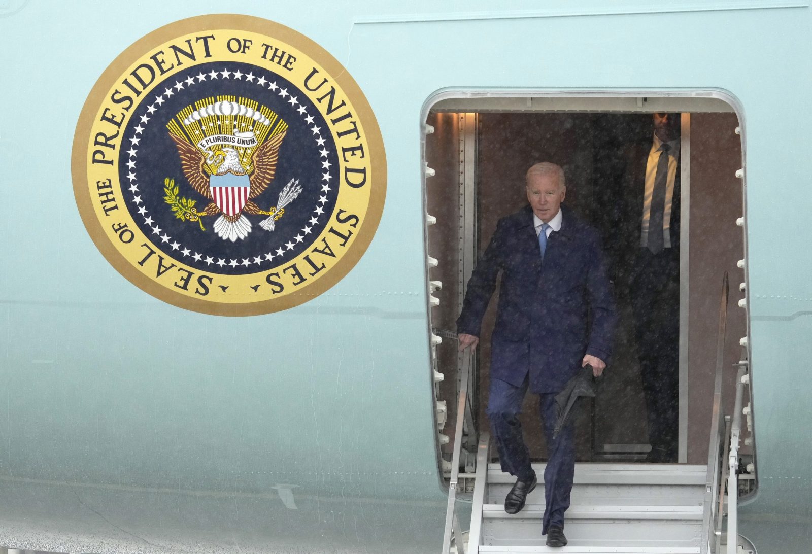 epa10635752 US President Joe Biden arrives at the Marine Corps Air Station Iwakuni ahead of the G7 Hiroshima Summit in Hiroshima, Japan, 18 May 2023. The G7 Hiroshima Summit will be held from 19 to 21 May 2023.  EPA/FRANCK ROBICHON