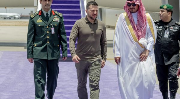 epa10638694 A handout photo made available by the Saudi Press Agency (SPA) shows Deputy Governor of Saudi Arabia's Makkah Region, Prince Badr bin Sultan bin Abdulaziz Al Saud (R) greeting Ukrainian president Volodymyr Zelensky upon his arrival to attend the 32nd Arab League summit, in Jeddah, Saudi Arabia, 19 May 2023. Zelensky is on his first-ever visit to Saudi Arabia.  EPA/SAUDI PRESS AGENCY HANDOUT  HANDOUT EDITORIAL USE ONLY/NO SALES