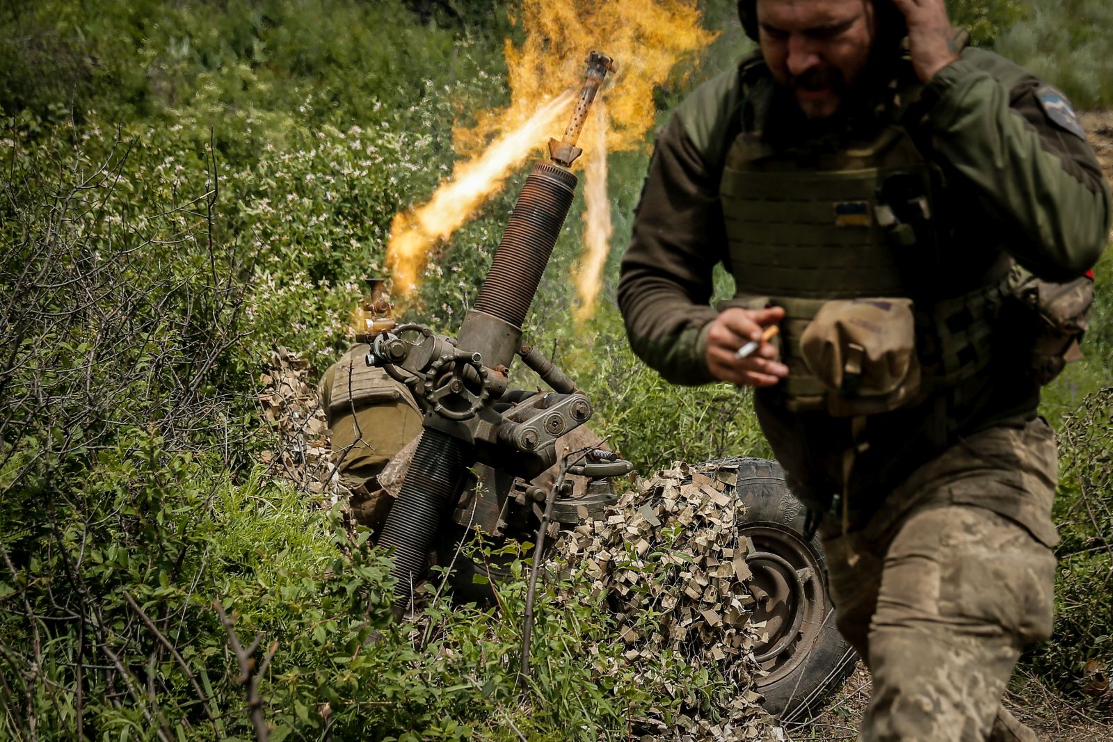 epa10648098 Members of the 10th Separate Mountain Assault Brigade 'Edelweiss', a unit of the Ukrainian Ground Forces, fire a mortar at an undisclosed location in the Bakhmut direction, Donetsk region, eastern Ukraine, 23 May 2023, amid the Russian invasion. The frontline city of Bakhmut, a key target for Russian forces, has seen heavy fighting for months. Russian troops on 24 February 2022, entered Ukrainian territory, starting a conflict that has provoked destruction and a humanitarian crisis.  EPA/OLEG PETRASYUK