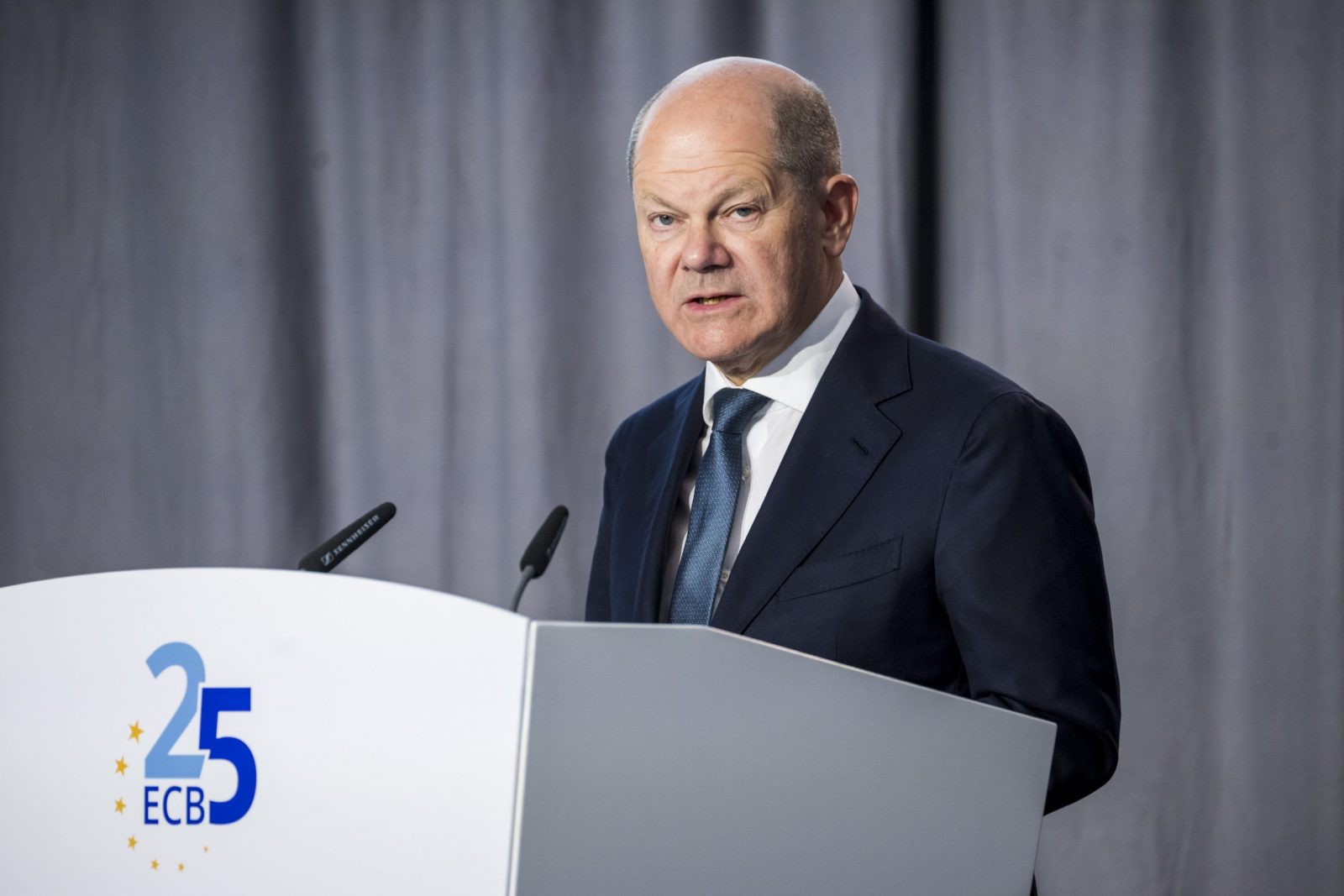 epa10651171 German Cancellor Olaf Scholz speaks during the celebrations of the 25th anniversary of the European Central Bank (ECB) in Frankfurt, Germany, 24 May 2023. The ECB began work in 1998 in preparation for the introduction of Europe's single currency, the Euro, which took place a year later.  EPA/THOMAS LOHNES / POOL