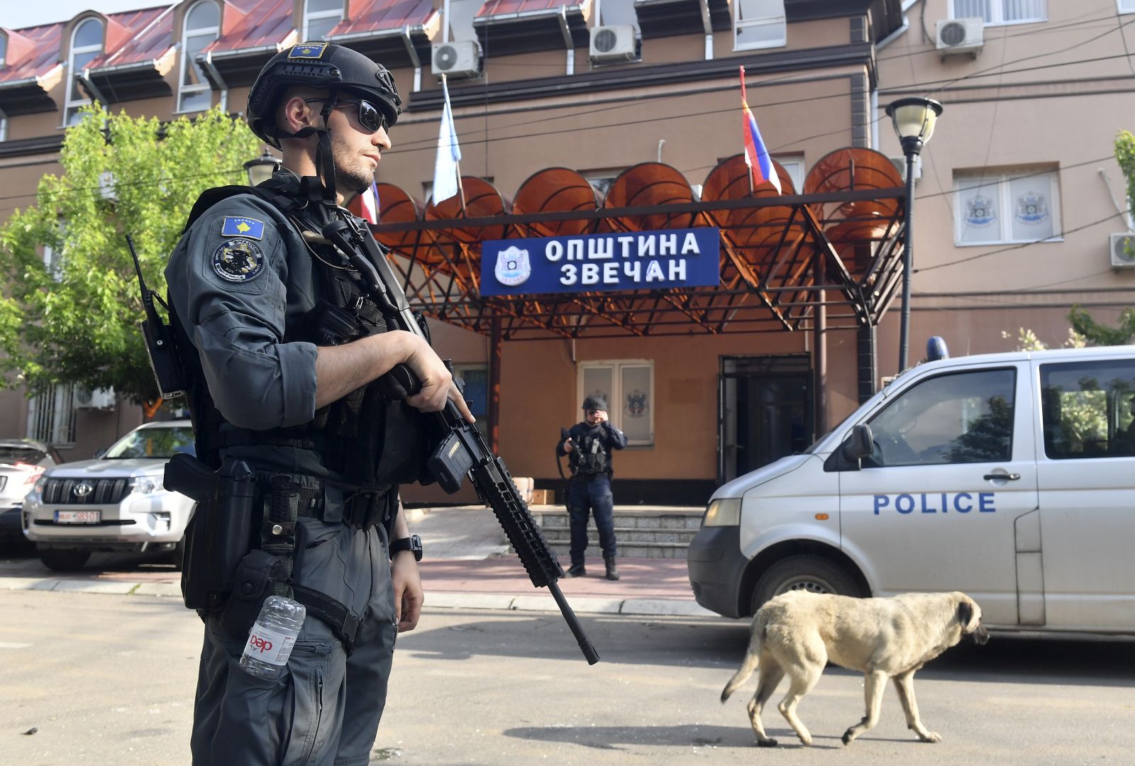 epa10656884 Kosovar police officers secure the municipal building in Zvecan, Kosovo, 27 May 2023. At least ten people were injured in violence between Kosovo police and Serbs in the town of Zvecan on 26 May, as protesters gathered outside state buildings while Albanian mayors were heading to assume office.  EPA/GEORGI LICOVSKI