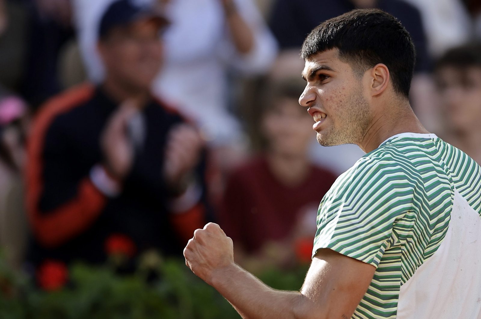 epa10662382 Carlos Alcaraz of Spain reacts as he plays Flavio Cobolli of Italy in their Men's Singles first round match during the French Open Grand Slam tennis tournament at Roland Garros in Paris, France, 29 May 2023.  EPA/CHRISTOPHE PETIT TESSON