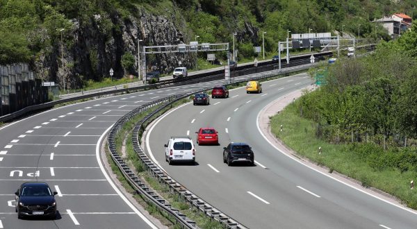 04.05.2023., Rijeka - Zavrsetak autoceste A6 Rijeka - Zagreb, na Orehovici na ulazu u Rijeku, prije spoja sa autocestom A7. Photo: Goran Kovacic/PIXSELL