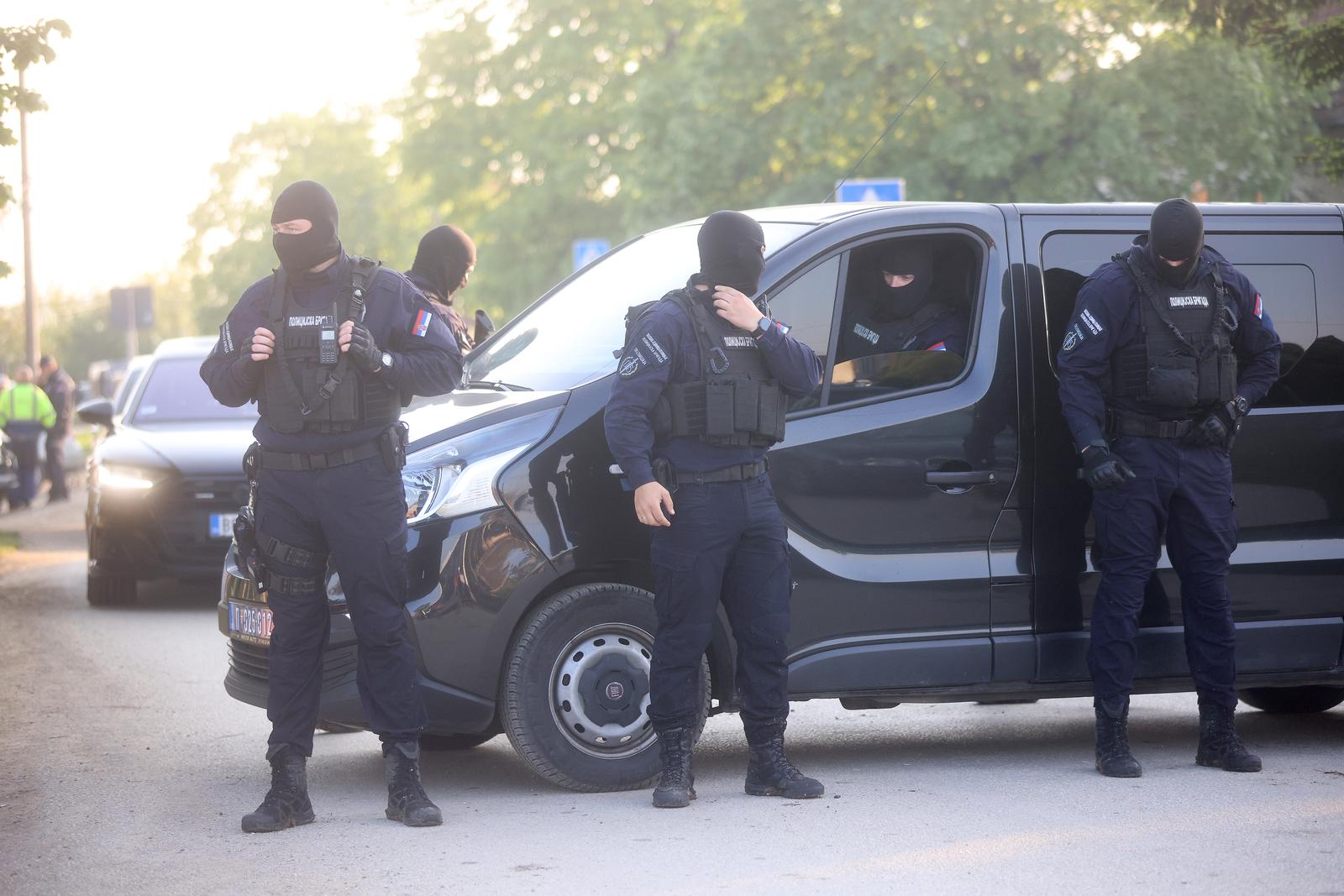05.05.2023., Dubona, Srbija - Policija osigurava podrucje u selu Dubona kod Mladenovca gdje je sinoc doslo do pucnjave u kojoj je ubijeno osmero ljudi, a ranjeno ih je najmanje 15. Policija je pokrenula akciju "Vihor" i na teren poslala sve raspolozive snage. Photo: Armin Durgut/PIXSELL