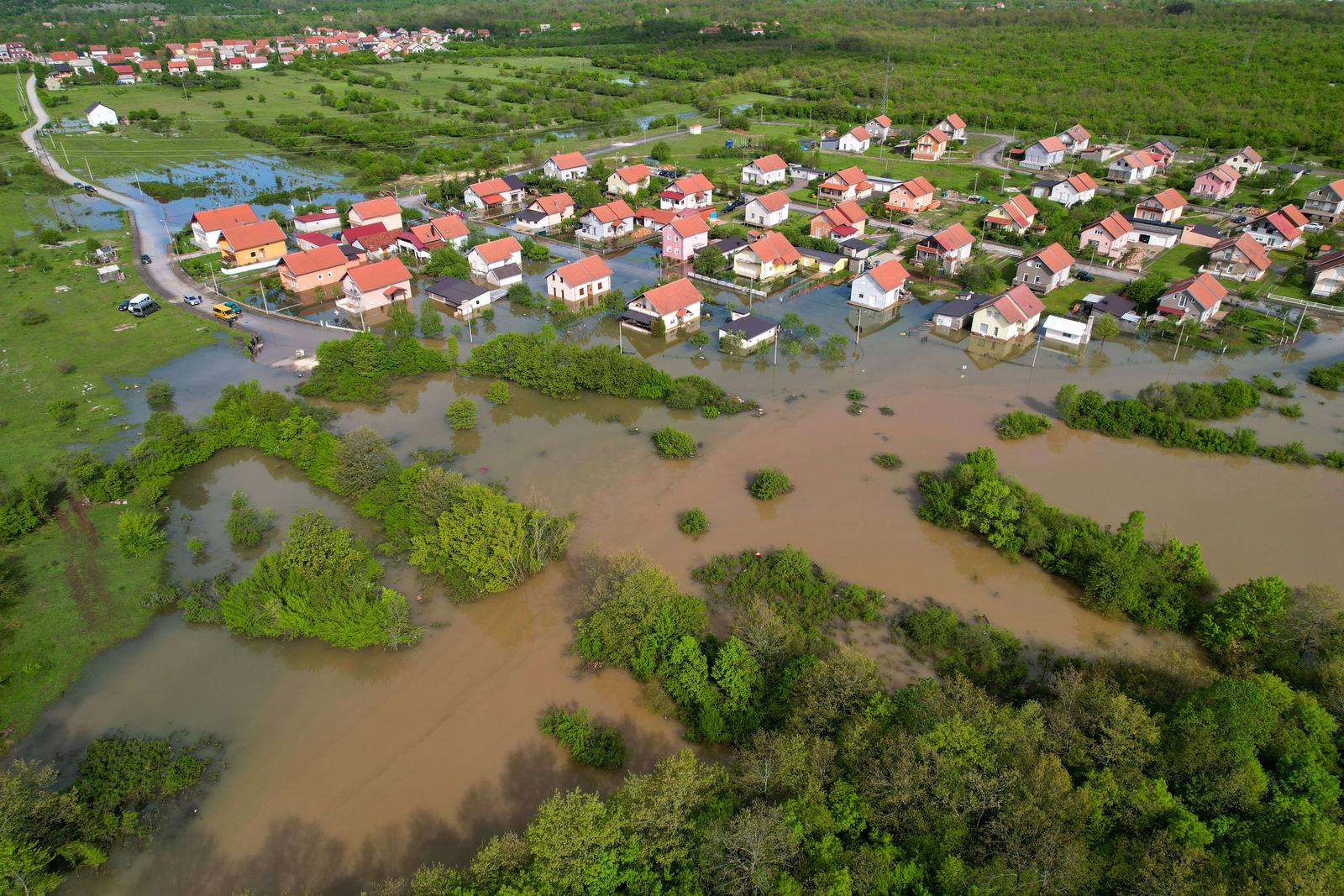 15.05.2023., Gracac - U Gracacu se tek jutro nakon poplave vidi razmjer stete nakon sto se izlila rijeka Otuca. Photo: Slaven Branislav Babic/PIXSELL