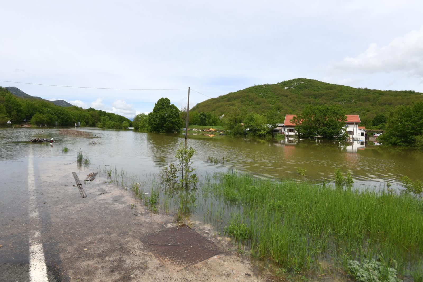15.05.2023., Grab - Poplavljena cesta kod Graba zbog izlijevanja rijeke Otuce.   Photo: Hrvoje Jelavic/PIXSELL