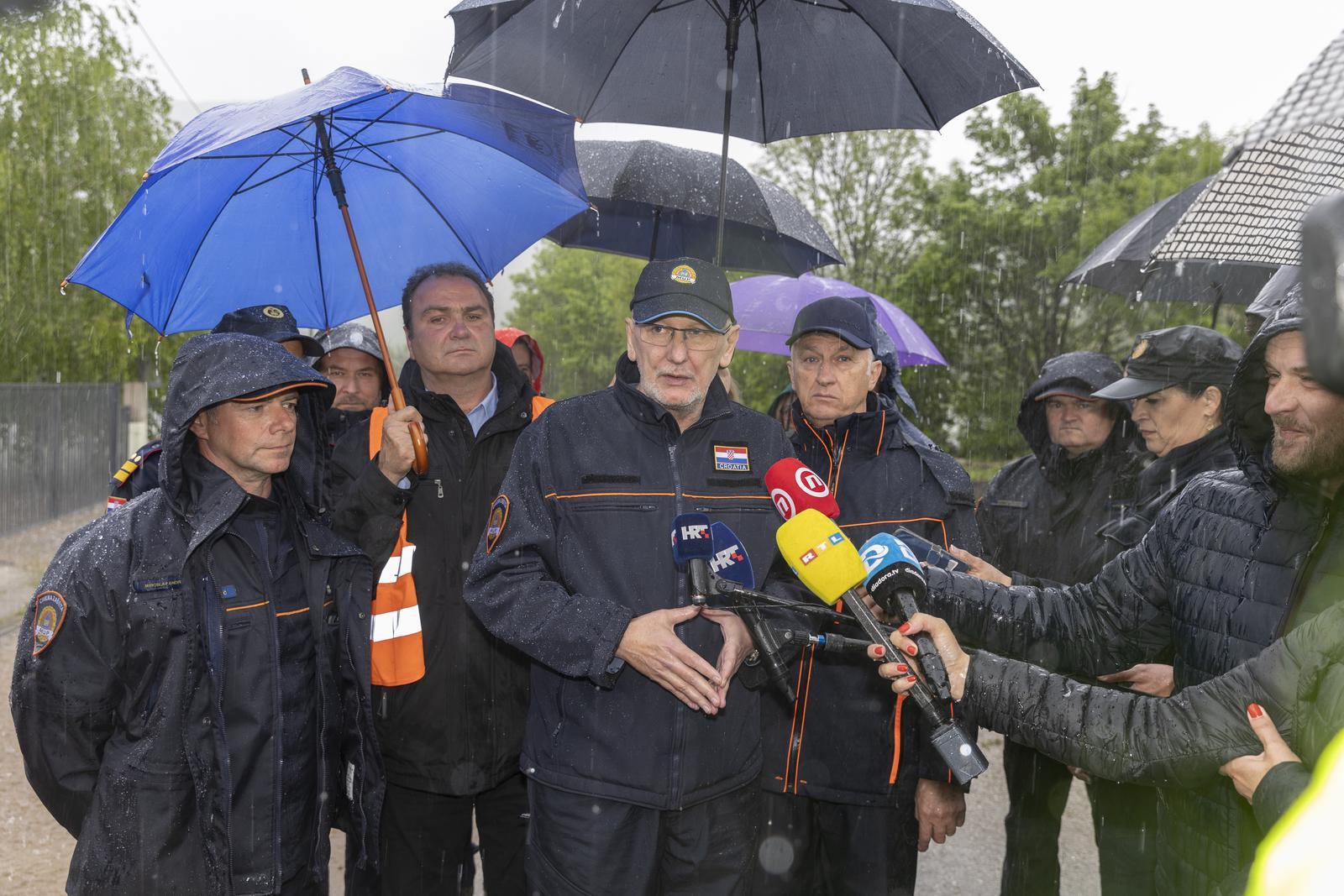 16.05.2023., Gracac - Potpredsjednik Vlade i ministar unutarnjih poslova Davor Bozinovic posjetio je Gracac i obisap poplavljeno podrucje. Photo: Nikola Mravovic/PIXSELL