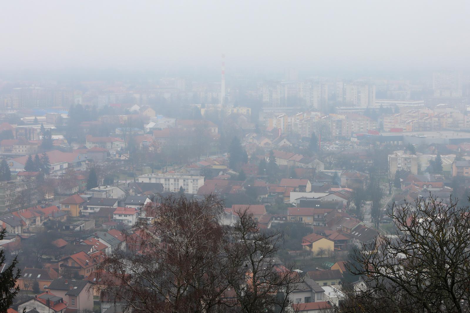 17.01.2023, Karlovac - Stari grad Dubovac i grad Karlovac u magli. Photo: Kristina Stedul Fabac/PIXSELL