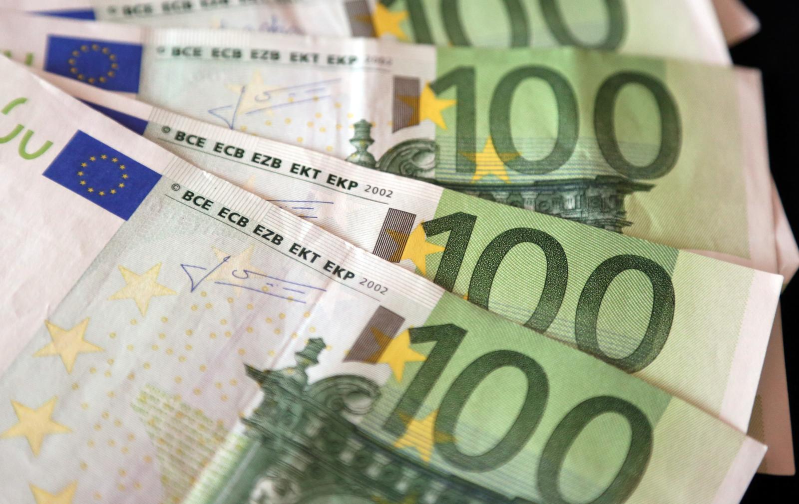 18.03.2015., Sibenik - Trzisni analiticari procjenjuju da ce vrijednost eura i americkog dolara uskoro biti izjednacena te da bi europska valuta mogla dodatno oslabjeti."nPhoto: Dusko Jaramaz/PIXSELL