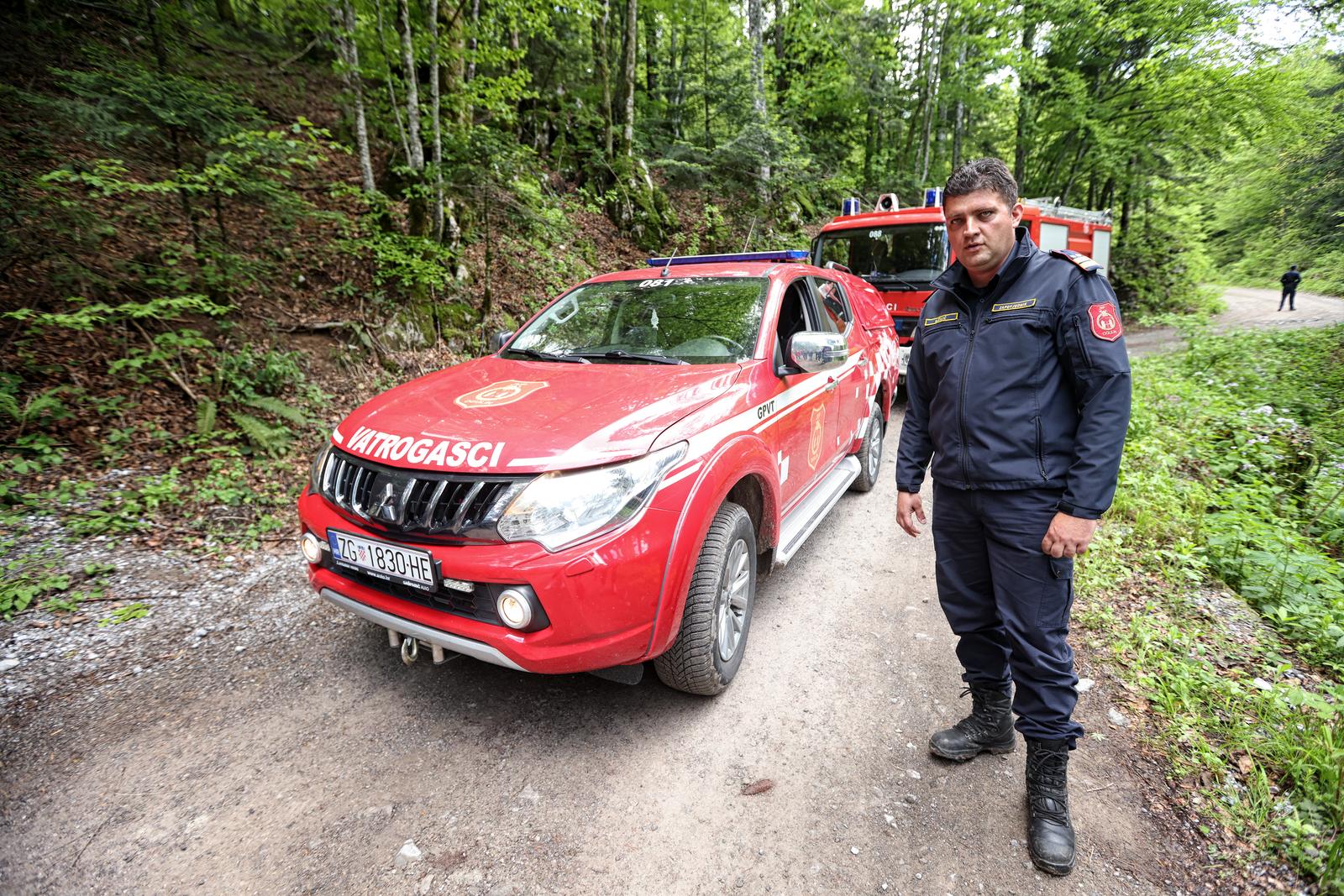 21.05.2023., Modrus - Vatrogasni zapovjednik Mladen Zilic dao je izjavu medijima nakon zavrsenog ocevida na mjestu pada aviona na Maloj Kapeli. Photo: Boris Scitar/PIXSELL