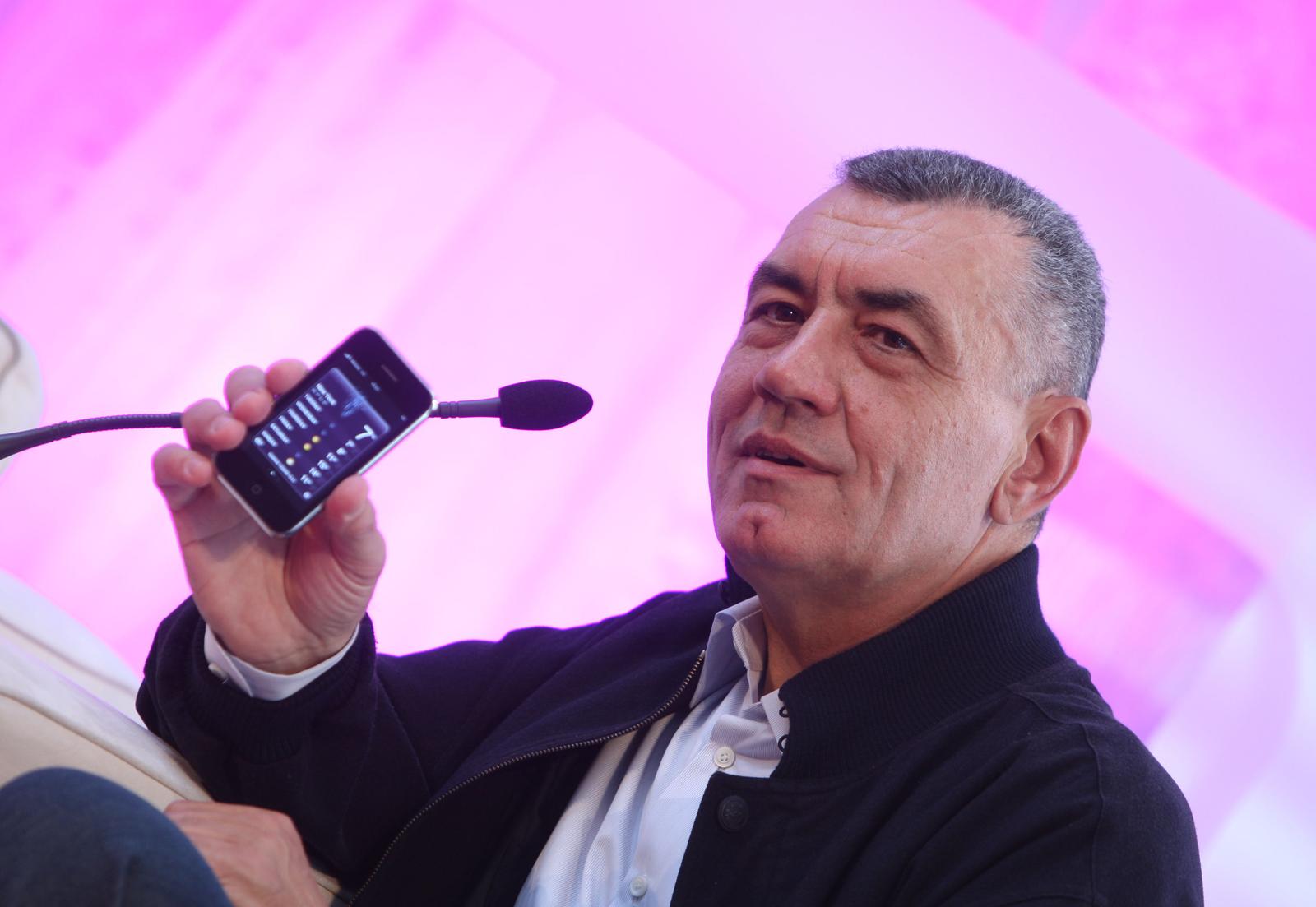 28.10.2008., Zagreb - Na glamuroznoj prezentaciji za medije u Muzeju Mimara, T-Mobile je najavio dolazak jednog od tehnoloski najnaprednijih i definitivno najiscekivanijeg mobitela danasnjice - Appleovog iPhonea 3G. Ivica Mudrinic, predsjednik Uprave i glavni izvrsni direktor T-HT-a.

 Photo: Davor Puklavec/PIXSELL