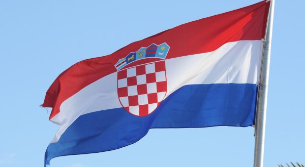 15.01.2015., Sibenik - Hrvatska zastava na jarbolu.rPhoto: Hrvoje Jelavic/PIXSELL