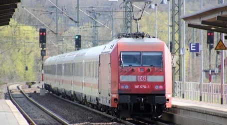 Drama u Njemačkoj: Muškarac zaprijetio napadom na vlak