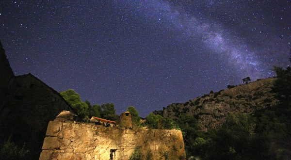 25.08.2014., Malo Grablje - Pogled na nocno nebo i Mlijecni put iz napustenog sela. rPhoto: Borna Filic/PIXSELL