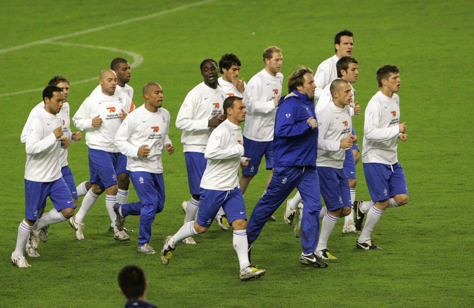 Split, 05.02.2008 - Reprezentativci Nizozemske (na slici) trenirali su danas na Poljudu, veèer prije nogometne utakmice Hrvatska - Nizozemska.
foto FaH/ Veljko MARTINOVIÆ