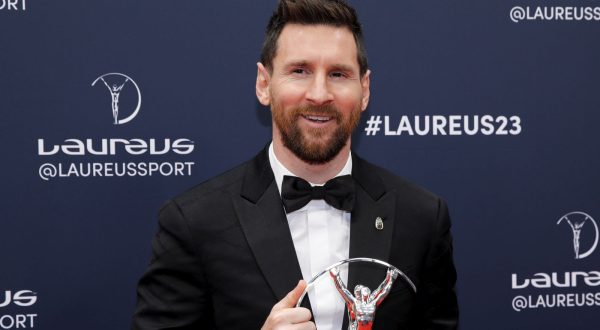 epa10615907 Argentinian soccer player Lionel Messi poses with Laureus World Sportsman of the Year award during the 2023 Laureus World Sports Awards in Paris, France, 08 May 2023. The awards ceremony will be an in-person event again after two years of virtual presentations due to the Covid-19 pandemic.  EPA/TERESA SUAREZ