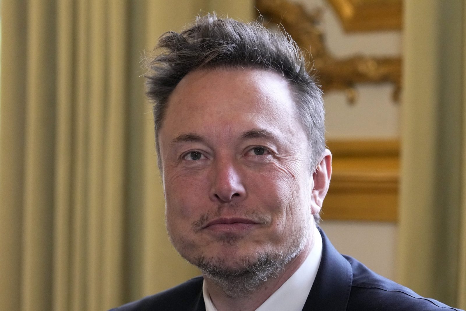 epa10629001 Twitter, now X. Corp, and Tesla CEO Elon Musk poses prior to his talks with French President Emmanuel Macron (not in picture), at the Elysee Palace in Paris, 15 May 2023. More than 200 international business leaders are expected 15 May to attend the 'Choose France' event staged at the palace of Versailles in the afternoon to promote foreign investment.  EPA/MICHEL EULER / POOL MAXPPP OUT