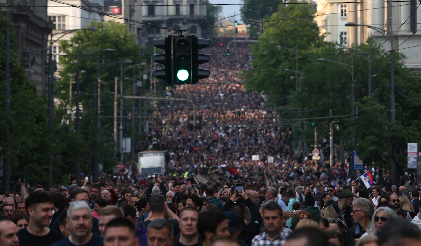 epa10639521 Protesters march in a rally against violence in Belgrade, Serbia, 19 May 2023. Opposition political parties have called on a peaceful protest against violence in Serbian society following two mass shootings.  EPA/ANDREJ CUKIC