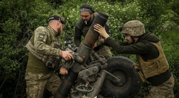 epa10648091 Members of the 10th Separate Mountain Assault Brigade 'Edelweiss', a unit of the Ukrainian Ground Forces, prepare their mortar before firing at an undisclosed location in the Bakhmut direction, Donetsk region, eastern Ukraine, 23 May 2023, amid the Russian invasion. The frontline city of Bakhmut, a key target for Russian forces, has seen heavy fighting for months. Russian troops on 24 February 2022, entered Ukrainian territory, starting a conflict that has provoked destruction and a humanitarian crisis.  EPA/OLEG PETRASYUK