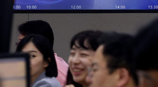 epa10668175 A screen in the dealing room of Hana Bank shows the benchmark Korea Composite Stock Price Index (KOSPI) having risen 32.19 points, or 1.25 percent, to close at 2,601.36, in Seoul, 02 June 2023. South Korean stocks closed at a one-year high, led by large-cap tech gains, on hopes the Federal Reserve will pause its aggressive monetary tightening and the United States' debt ceiling deal will pass.  EPA/YONHAP SOUTH KOREA OUT