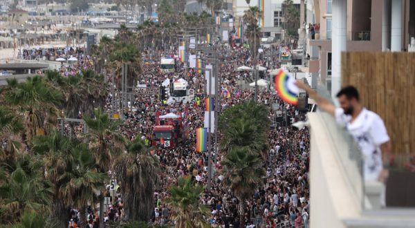 epa10680017 Participants march during the annual Gay Pride parade in Tel Aviv, Israel, 08 June 2023. This year Tel Aviv municipality marks 25 years since the first Pride parade in 1998 and expects hundreds of thousands to take part in the Pride events.  EPA/ABIR SULTAN