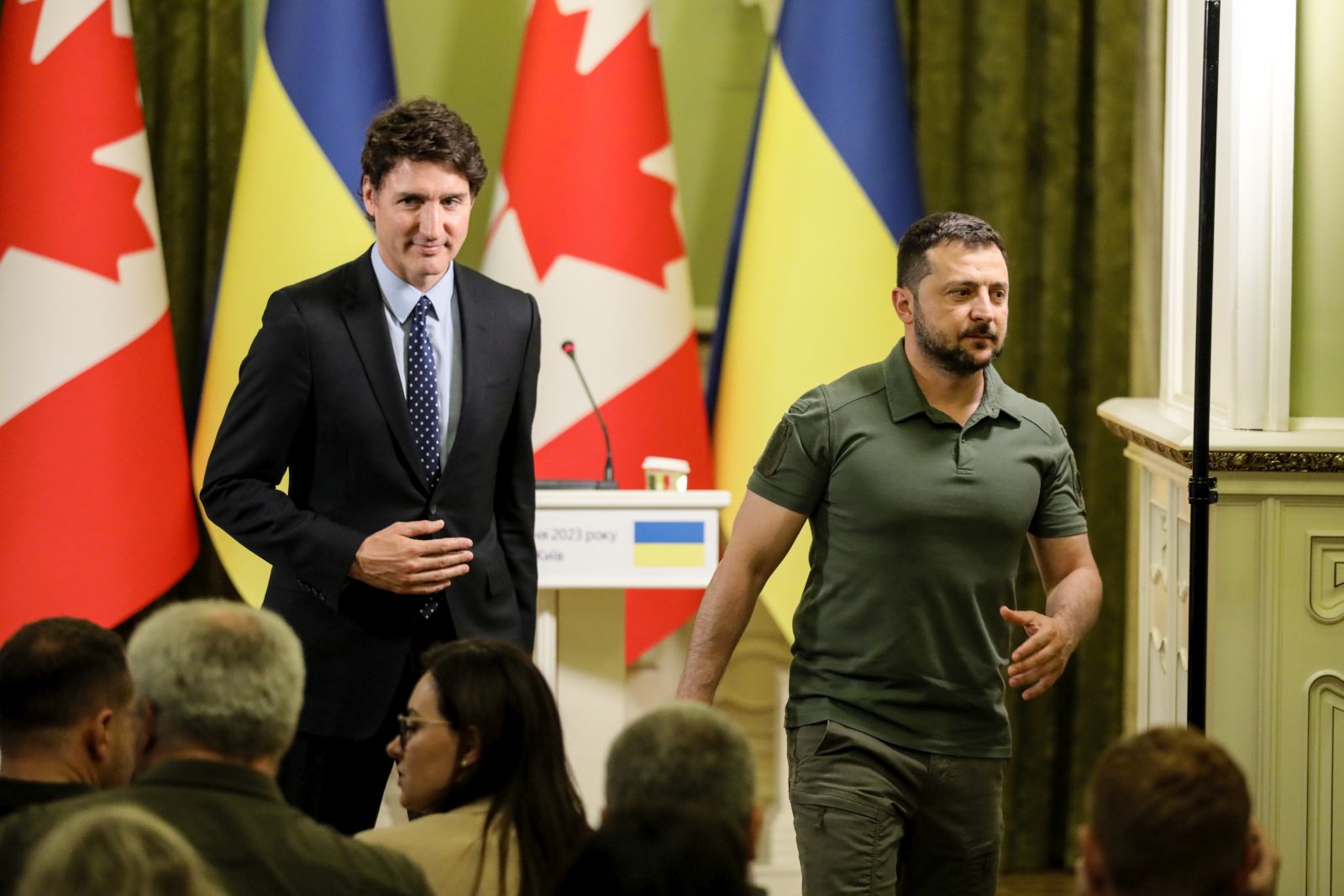 epa10683346 Ukraine's President Volodymyr Zelensky (R) and Canada's Prime Minister Justin Trudeau leave following a joint press conference in Kyiv (Kiev), Ukraine, 10 June 2023, amid the Russian invasion.  EPA/OLEG PETRASYUK