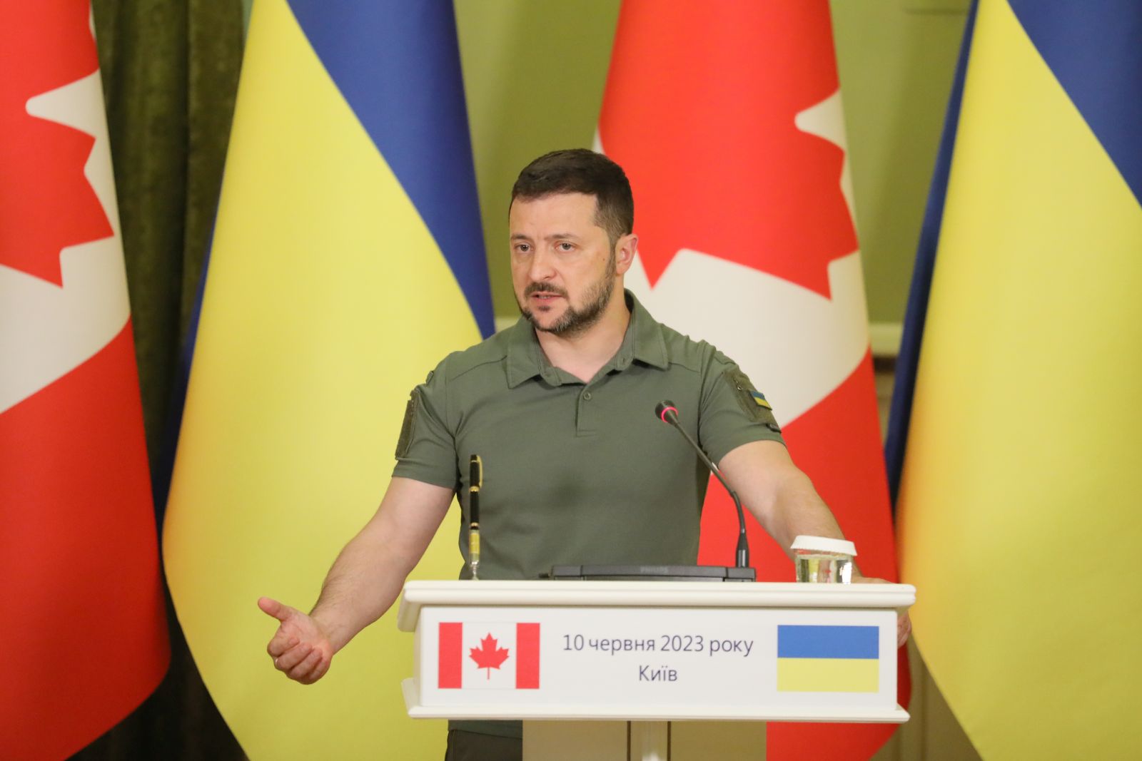 epa10683371 Ukraine's President Volodymyr Zelensky addresses a joint press conference with Canada's Prime Minister Justin Trudeau (not pictured) in Kyiv (Kiev), Ukraine, 10 June 2023, amid the Russian invasion.  EPA/OLEG PETRASYUK
