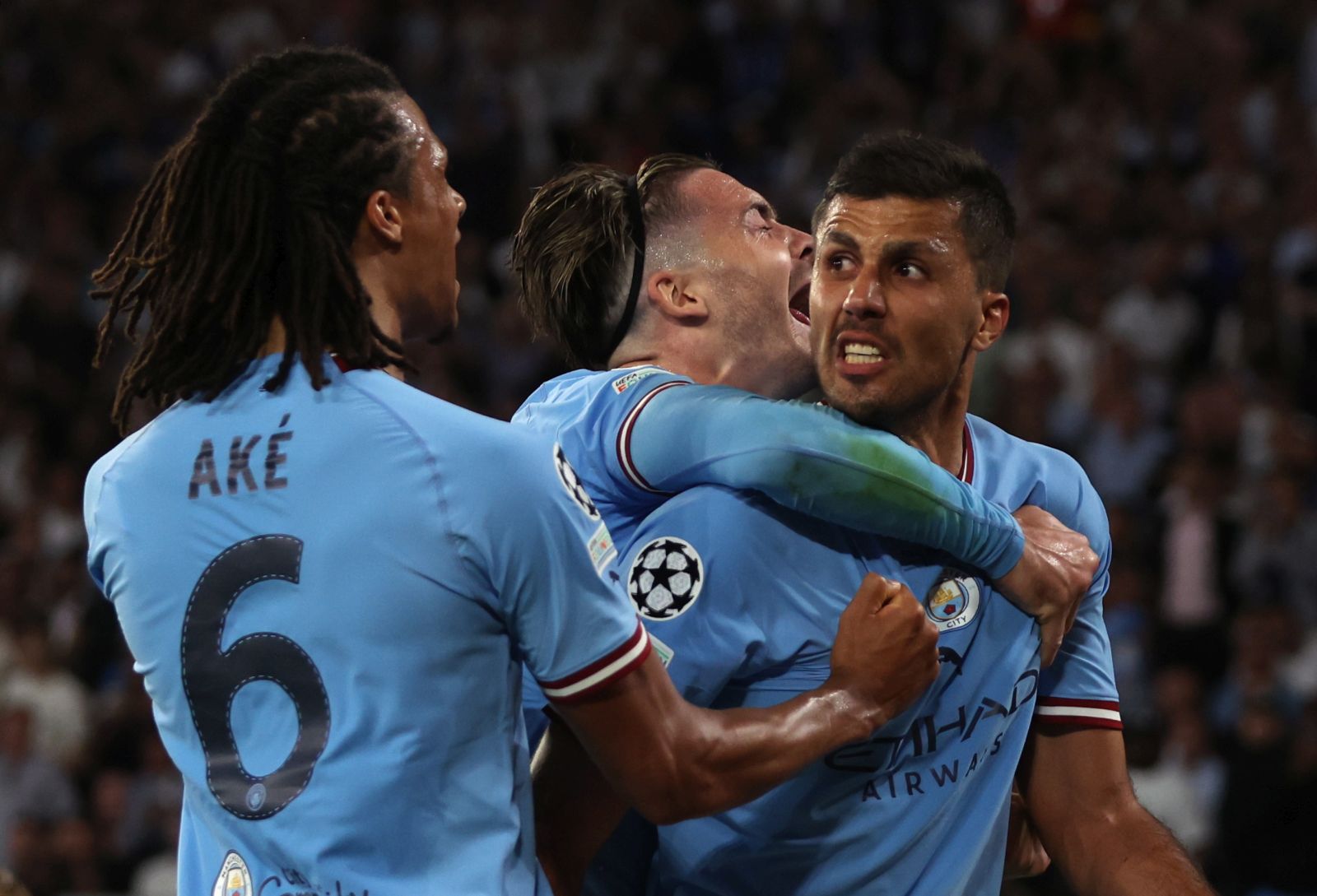 epa10684277 Rodri (R) of Manchester City celebrates with teammates after scoring the 1-0 goal during the UEFA Champions League Final soccer match between Manchester City and Inter Milan, in Istanbul, Turkey, 10 June 2023.  EPA/MARTIN DIVISEK