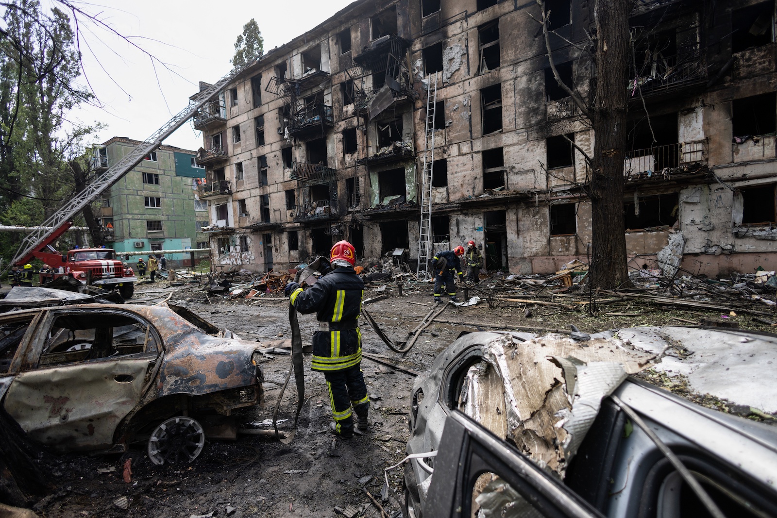 epa10688433 Rescuers at the scene of an apartment block, hit by a Russian missile, in Kryvy Rih, Dnipropetrovsk region, Ukraine, 13 June 2023. At least three people were killed and 25 others were wounded in an overnight Russian missile strike on a five-story apartment building in the city of Kryviy Rih in Ukraine's Dnipropetrovsk region, according to Mayor Oleksandr Vilkul. Russian troops entered Ukraine on 24 February 2022 starting a conflict that has provoked destruction and a humanitarian crisis.  EPA/STAS KOZLIUK