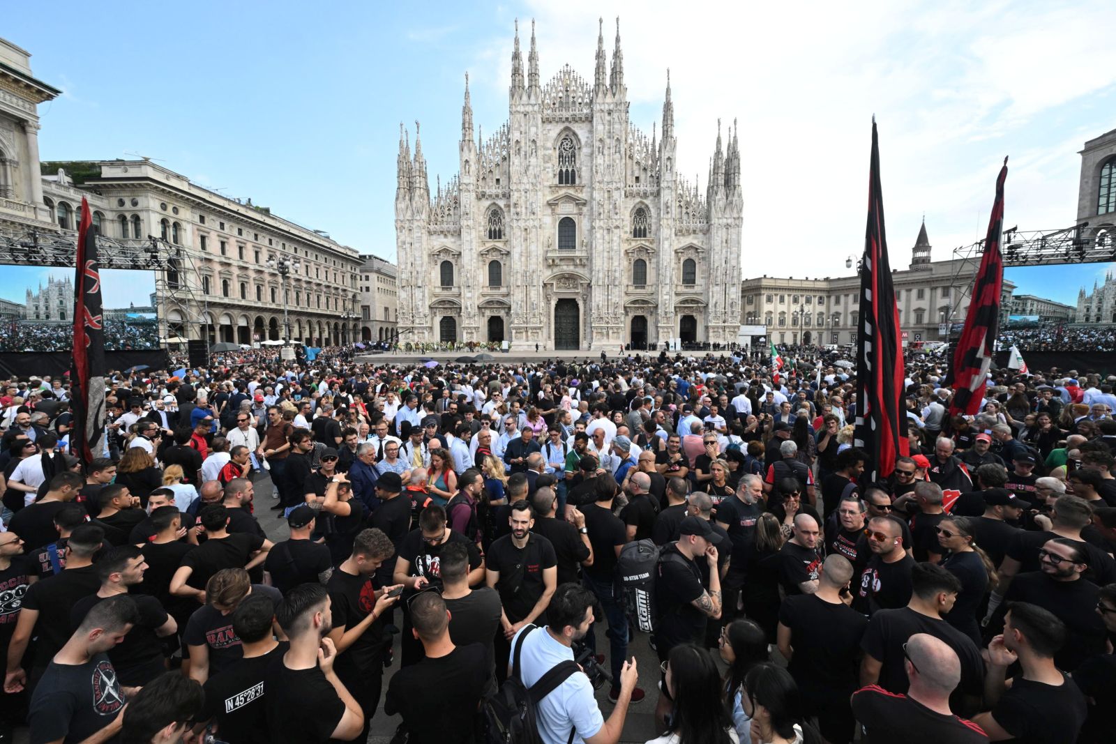epa10690375 People gather outside the Milan Cathedral (Duomo) ahead of the state funeral for Italy's former prime minister and media mogul Silvio Berlusconi, in Milan, northern Italy, 14 June 2023. Silvio Berlusconi died at the age of 86 on 12 June 2023 at Milan's San Raffaele hospital. The Italian media tycoon and Forza Italia (FI) party founder, dubbed as 'Il Cavaliere' (The Knight), served as prime minister of Italy in four governments. The Italian government has declared 14 June 2023 a national day of mourning.  EPA/CIRO FUSCO