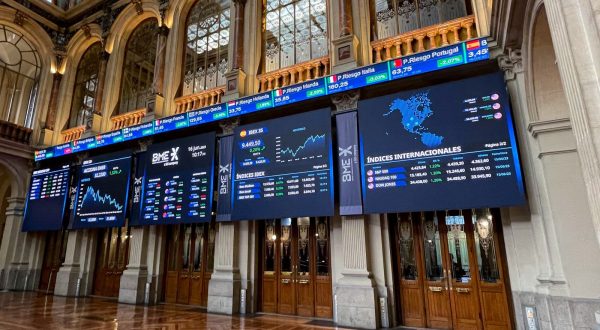 epa10694441 Information panels display the evolution of Spain's main index IBEX 35 at the stock market in Madrid, Spain, 16 June 2023. IBEX 35 rose a 0.24 per cent at the start of the trading day, up to 9,453.50 points.  EPA/Ana Bornay