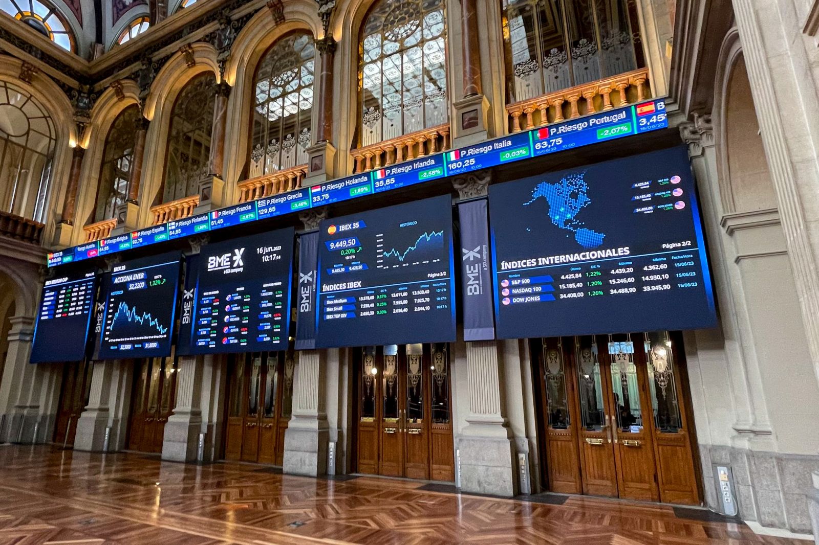 epa10694441 Information panels display the evolution of Spain's main index IBEX 35 at the stock market in Madrid, Spain, 16 June 2023. IBEX 35 rose a 0.24 per cent at the start of the trading day, up to 9,453.50 points.  EPA/Ana Bornay