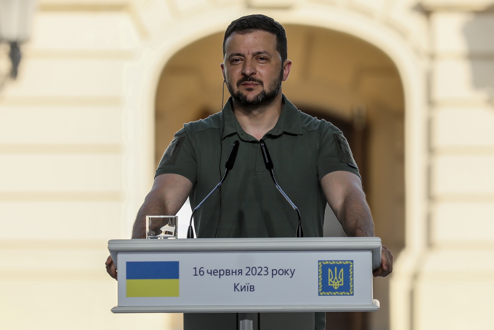 epa10695436 President of Ukraine Volodymyr Zelensky speaks at a press conference after meeting with African leaders in Kyiv, 16 June 2023, amid the Russian invasion.  EPA/OLEG PETRASYUK