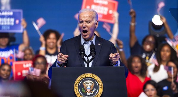 epa10697124 US President Joe Biden kicks off his reelection campaign with a speech to union members in Philadelphia, Pennsylvania, USA, 17 June 2023. Biden spoke about his labor record and legislative accomplishments at the AFL-CIO rally, which was the first big event in his bid for the 2024 presidency.  EPA/JIM LO SCALZO