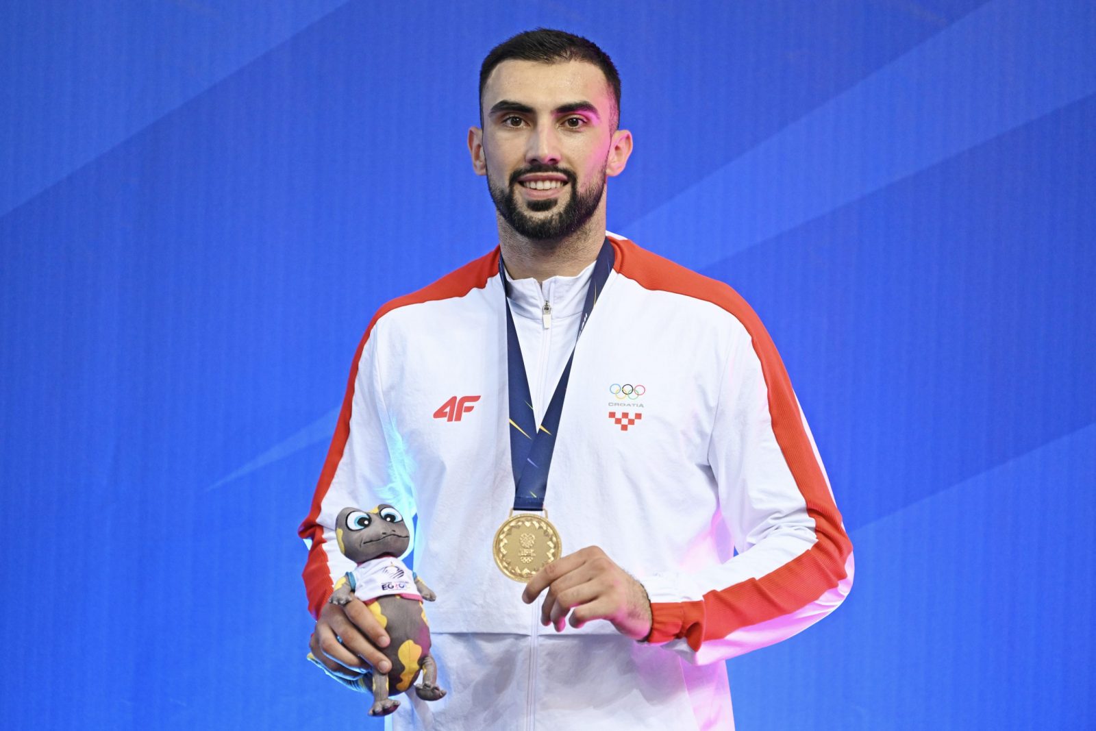 Hrvatski karataš Anđelo Kvesić osvojio je zlatnu medalju u kategoriji iznad 84 kg na Europskim igrama u Poljskoj.
Europski prvak je u finalu pobijedio Turčina Fatiha Sena sa 5-0.
foto HINA/ HOO/ Slobodan Kadić/ ds