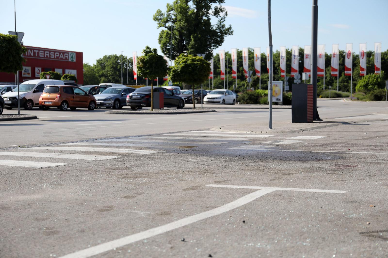 17.06.2023., Zagreb, Parking Supernove gdje je sinoc bila stravicna nesreca u kojoj je ozlijedjeno vise osoba. Photo: Emica Elvedji/PIXSELL