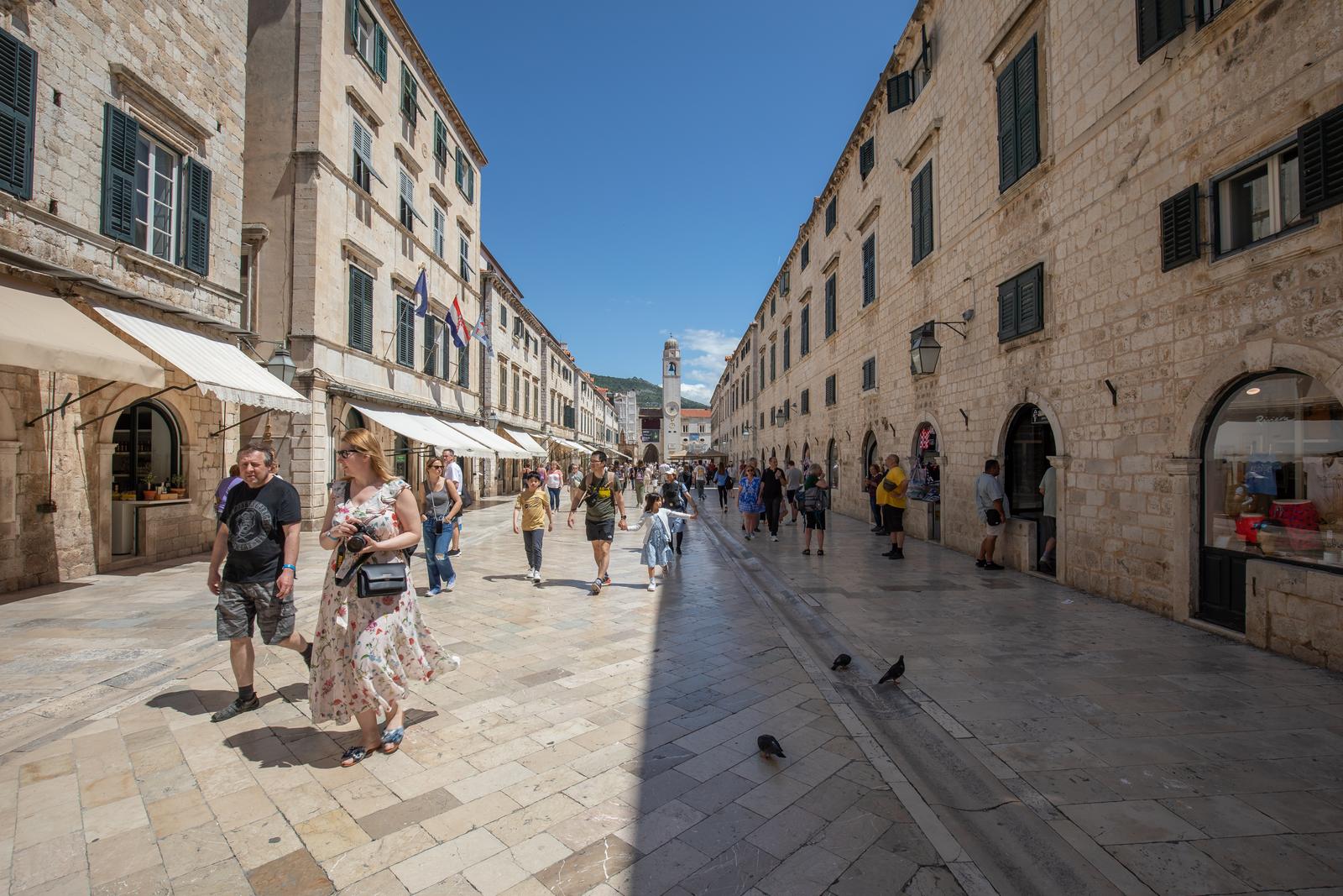19.05.2023., Stara gradska jezgra, Dubrovnik - Gradski kadrovi. Sunce i visoka temperatura nakon juga i kise. Photo: Grgo Jelavic/PIXSELL
