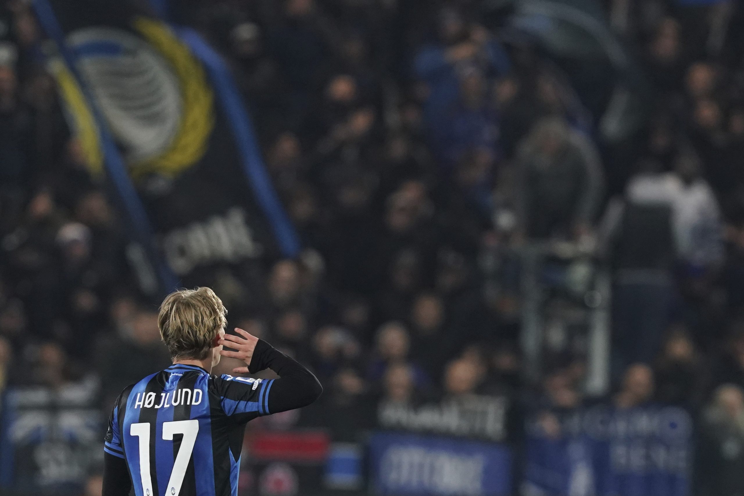 Rasmus Winther Hojlund celebrates after scoring to 2-1 during the Serie A soccer match between Atalanta BC and FC Empoli at the Gewiss stadium in Bergamo, Italy, Friday March 17, 2023. (Spada/LaPresse via AP)