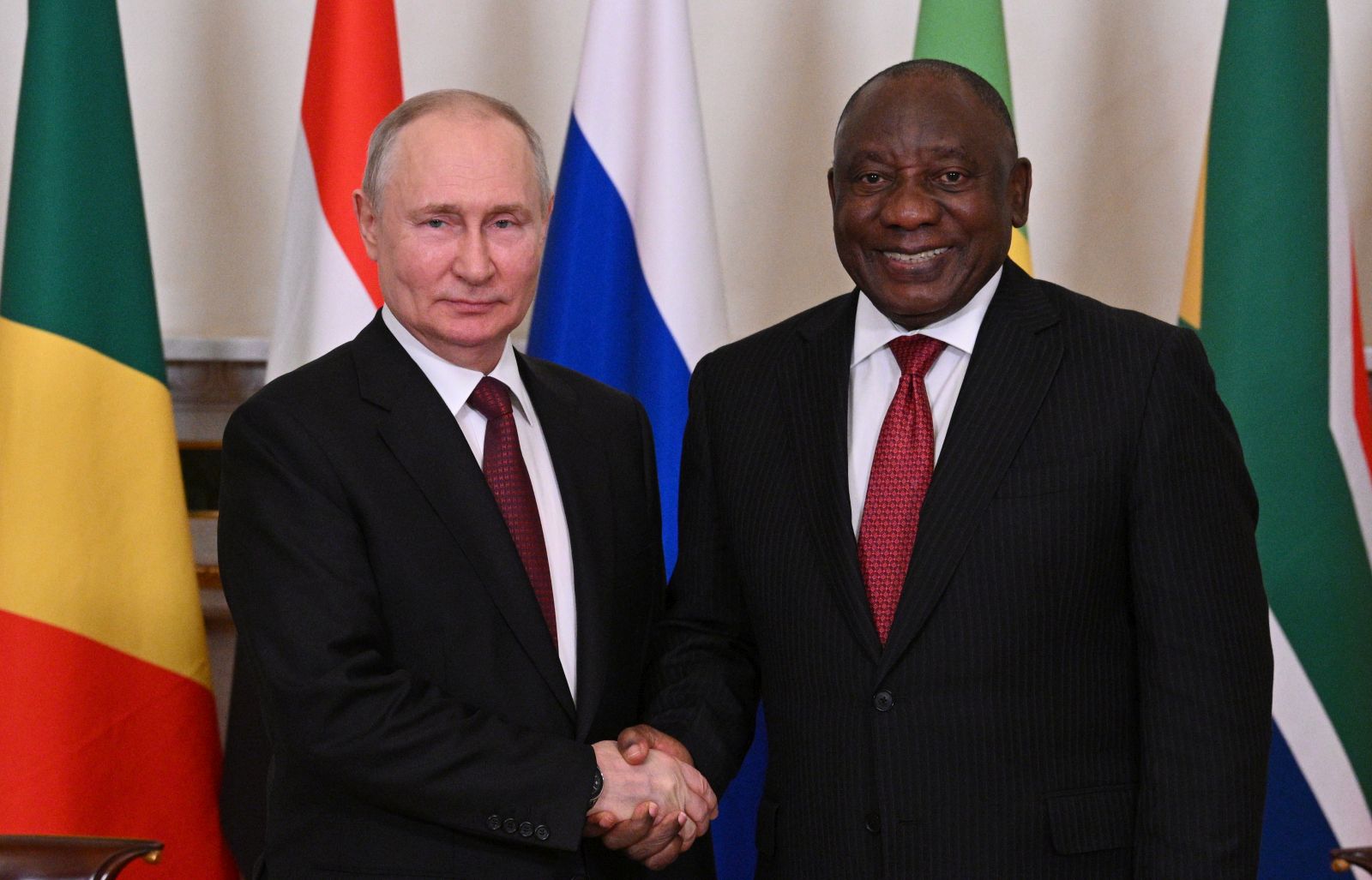 epa10698069 A handout picture made available by Photo host Agency RIA Novosti shows Russian President Vladimir Putin (L) shakes hands with South African President Cyril Ramaphosa (R) during their meeting on the sidelines of the St. Petersburg International Economic Forum in St. Petersburg, Russia, 18 June 2023. Vladimir Putin invited South African President Cyril Ramaphosa to discuss cooperation within the BRICS framework.  EPA/RAMIL SITDIKOV/HOST PHOTO AGENCY / RIA NOVOSTI / SPUTNIK HANDOUT  HANDOUT EDITORIAL USE ONLY/NO SALES