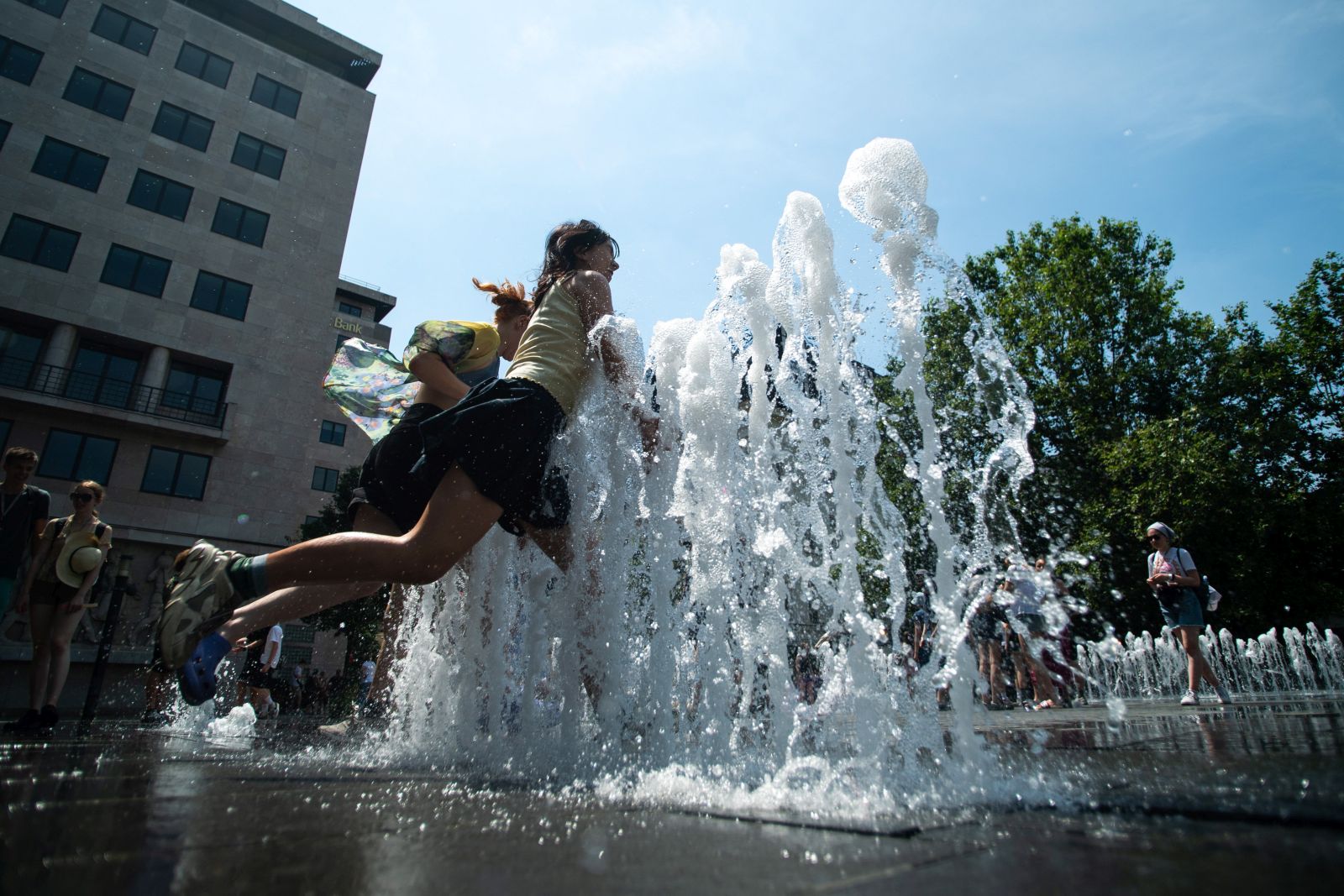epa10701902 People cool off in a public fountain to beat the heat in downtown Budapest, Hungary, 20 June 2023. A second degree heat wave warning was issued in Hungary by the Chief Medical Officer.  EPA/Zoltan Balogh HUNGARY OUT