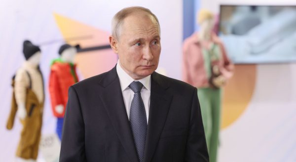 epa10717510 Russian President Vladimir Putin tours an exhibition of perspective Russian brands before the plenary session of the Strong Ideas for a New Time forum, in Moscow, Russia, 29 June 2023.  EPA/GAVRIIL GRIGOROV/SPUTNIK/KREMLIN POOL MANDATORY CREDIT
