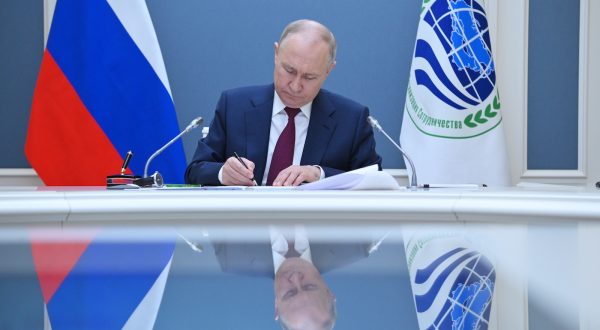 epa10725798 Russian President Vladimir Putin signs documents as he attends a meeting of the Shanghai Cooperation Organisation (SCO) Heads of State Council via a video conference at the Kremlin in Moscow, Russia, 04 July 2023. Putin welcomed Iran's entry into the SCO and urged for a speedy completion of the process of the Republic of Belarus joining.  EPA/ALEXANDER KOZAKOV/SPUTNIK/KREMLIN POOL MANDATORY CREDIT