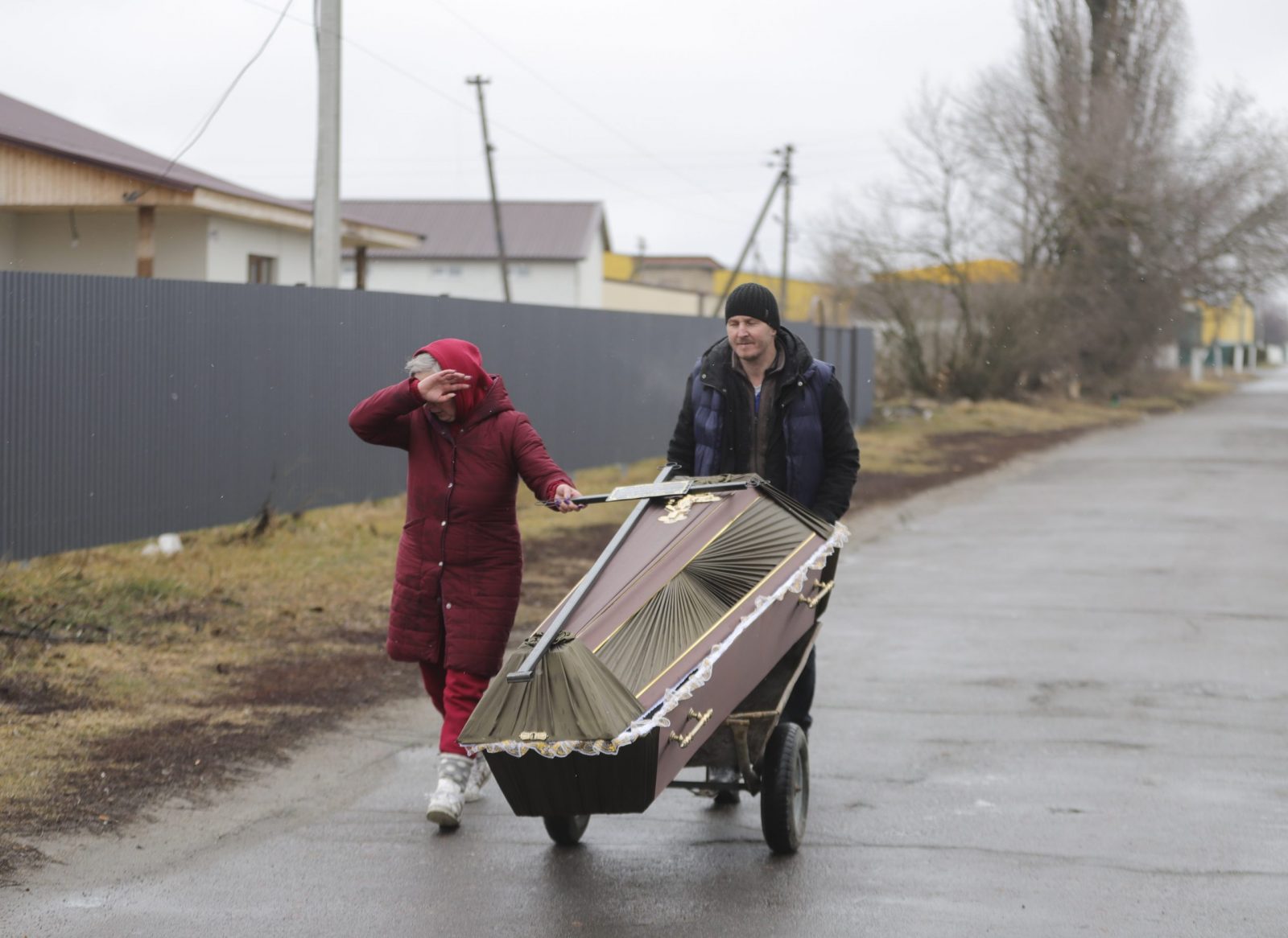 epa10731596 (FILE) -  Locals carry a coffin as the city was hit by shelling in the small city of Borodyanka near Kiev, Ukraine, 03 March 2022. Russian troops entered Ukraine on 24 February prompting the country's president to declare martial law.  EPA/ALISA YAKUBOVYCH