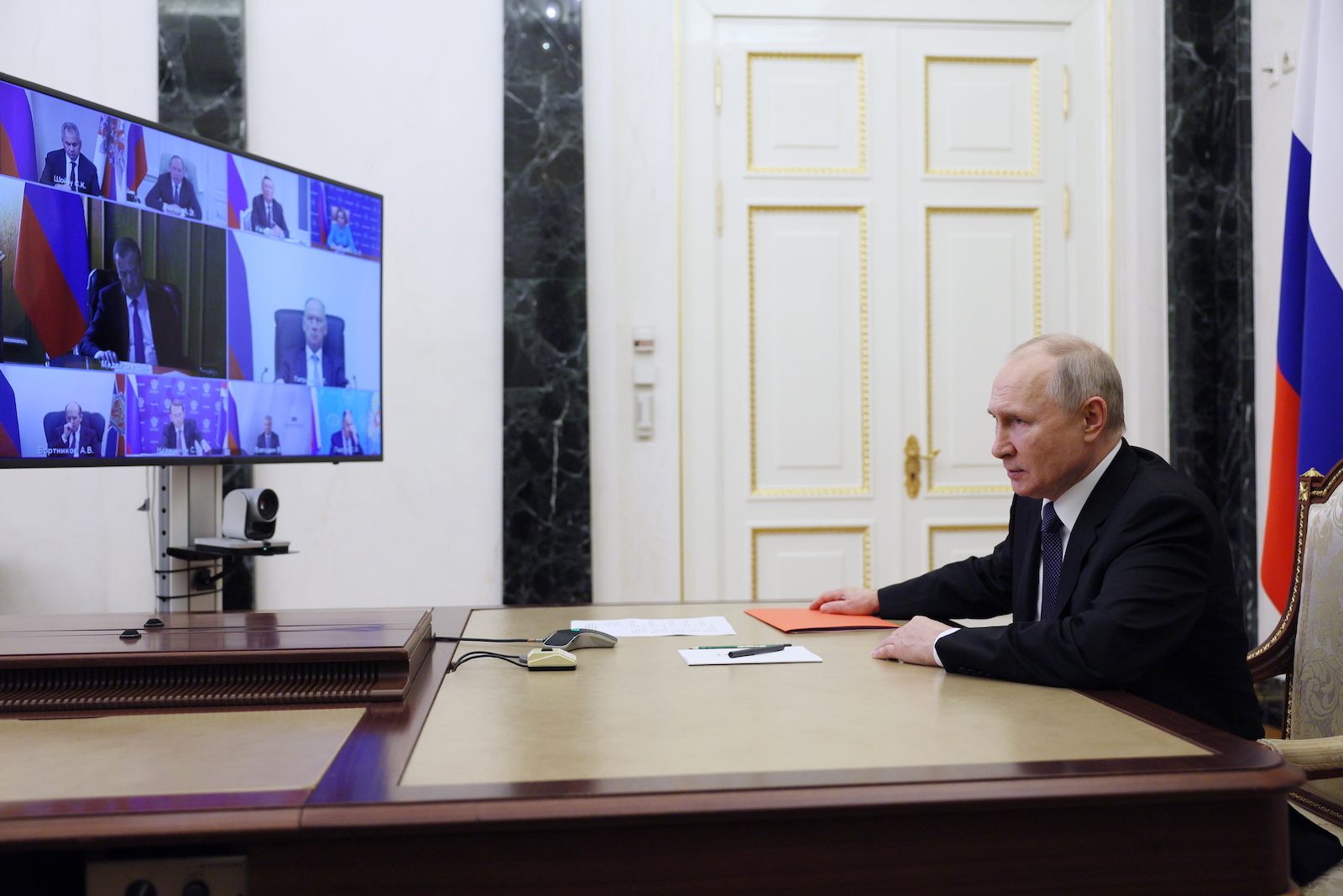 epa10732612 Russian President Vladimir Putin chairs a meeting with members of the Security Council via a video conference at the Kremlin in Moscow, Russia, 07 July 2023. Vladimir Putin discussed with members of the Security Council of the Russian Federation measures to counter sanctions.  EPA/ALEXANDER KAZAKOV / SPUTNIK / KREMLIN POOL MANDATORY CREDIT