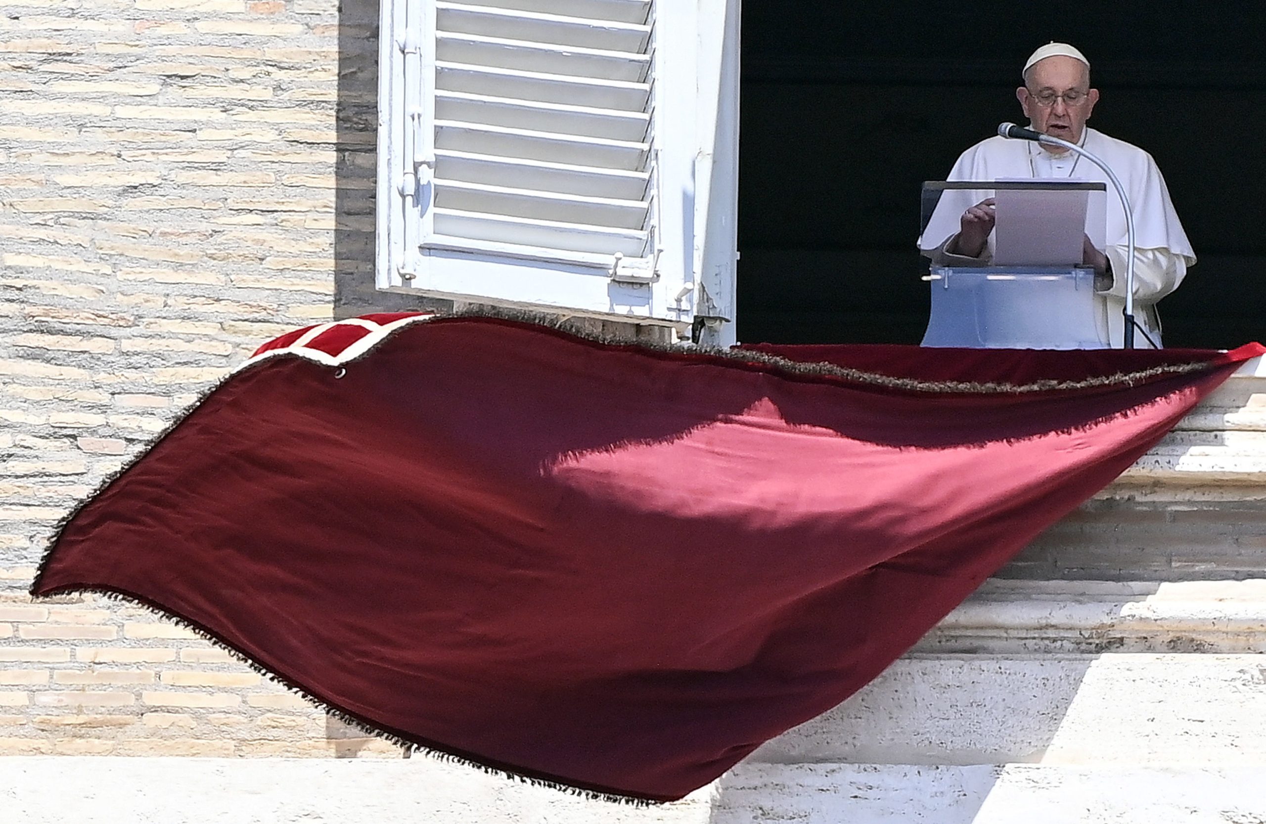 epa10735677 Pope Francis leads his Sunday Angelus prayer from the window of his office overlooking Saint Peter's Square, Vatican City, 09 July 2023.  EPA/RICCARDO ANTIMIANI