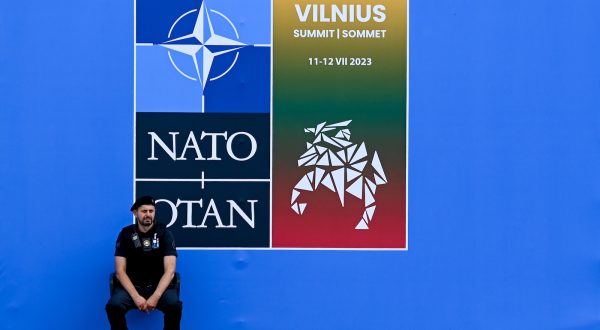 epa10735615 A security guard at NATO summit venue in Vilnius, Lithuania, 09 July 2023. NATO Summit will take place in Vilnius on 11 and 12 July 2023.  EPA/FILIP SINGER